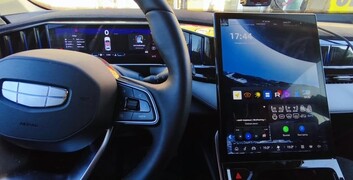 Установка голосового, навигации и приложений на Geely Atlas New в Ярославле